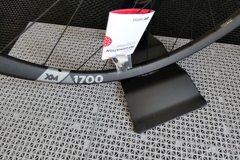 Used Dt Swiss XM1700 Spline 30 Super Boost 2024 bike — image 2 of 18