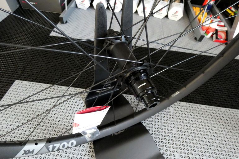 Used Dt Swiss XM1700 Spline 30 Super Boost 2024 bike — image 3 of 18