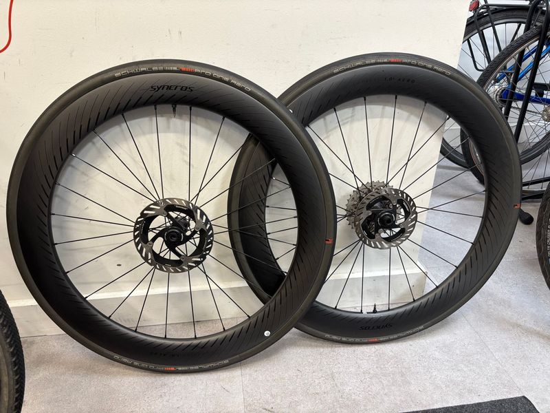 Used Syncros capital 1.0s aéro 2025 bike — image 1 of 6