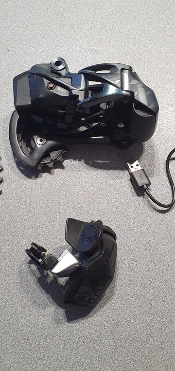 Použité Sram XX1 Eagle AXS Rear Derailleur Drivetrain & Pedals