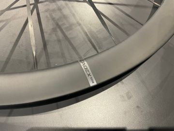 Used Cadex Max 40 WheelSystem 2025 bike — image 2 of 7