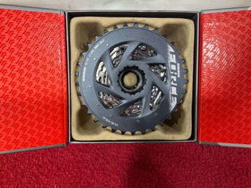 Used Sram Force AXS XG 1270 10-33t 12 Speed 2022 bike — image 2 of 3