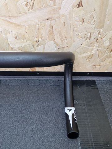 Used Pro Manubrio strada 2016 bike — image 10 of 12