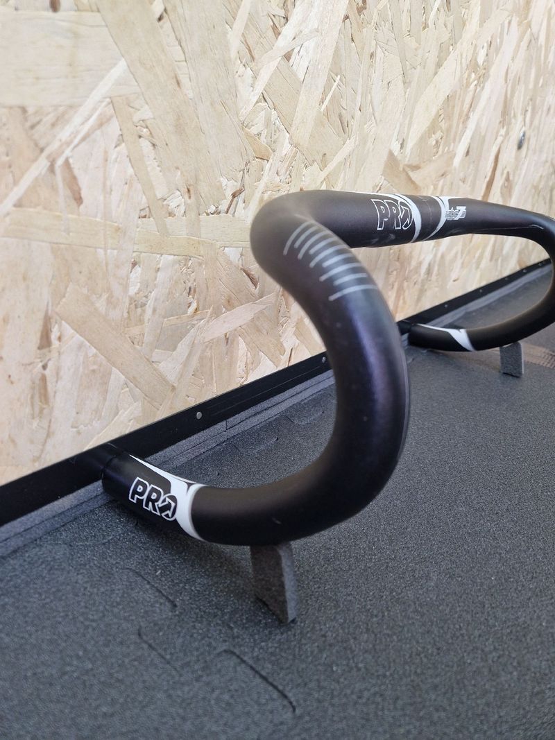 Used Pro Manubrio strada 2016 bike — image 9 of 12