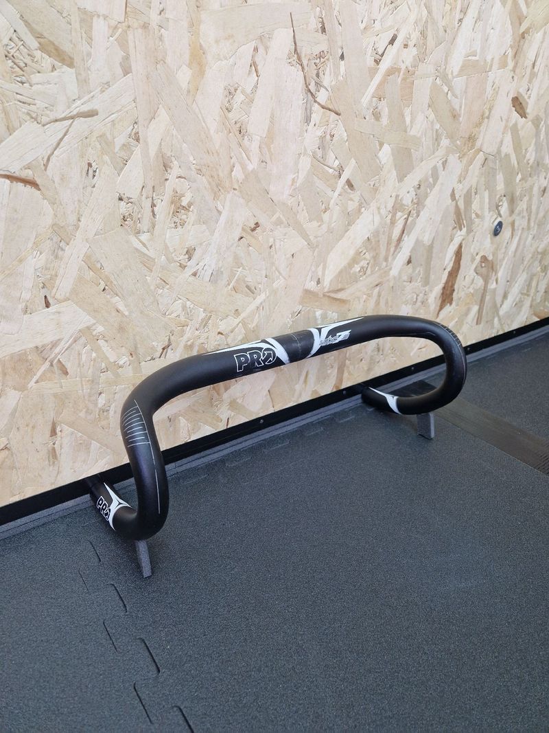 Used Pro Manubrio strada 2016 bike — image 2 of 12