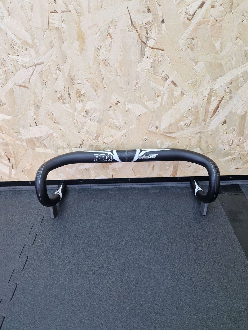 Used Pro Manubrio strada 2016 bike — image 1 of 12