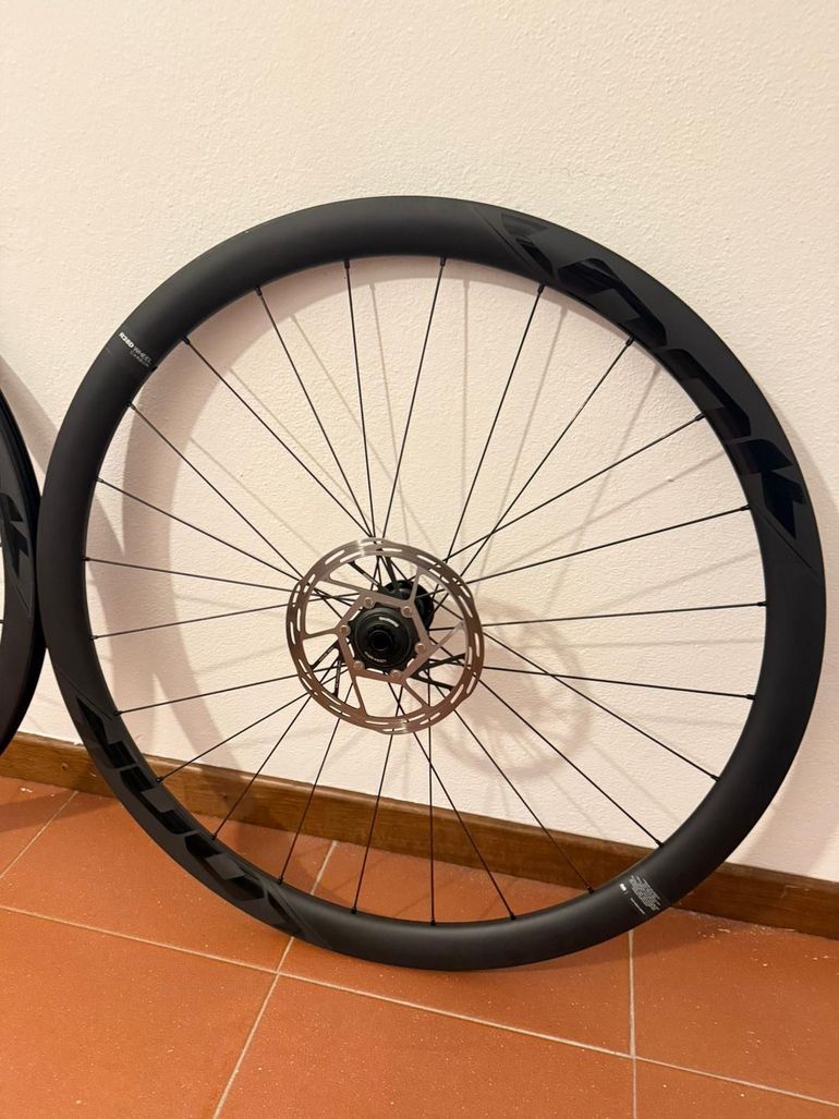 Used Look Ruote  R38D Full Carbon e mozzi DT Swiss, semi-nuove, ~500 km 2022 bike — image 3 of 4