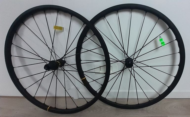 Used Mavic kysruim sl disc 2025 bike — image 1 of 3