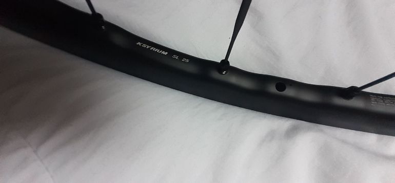 Used Mavic kysruim sl disc 2025 bike — image 3 of 3