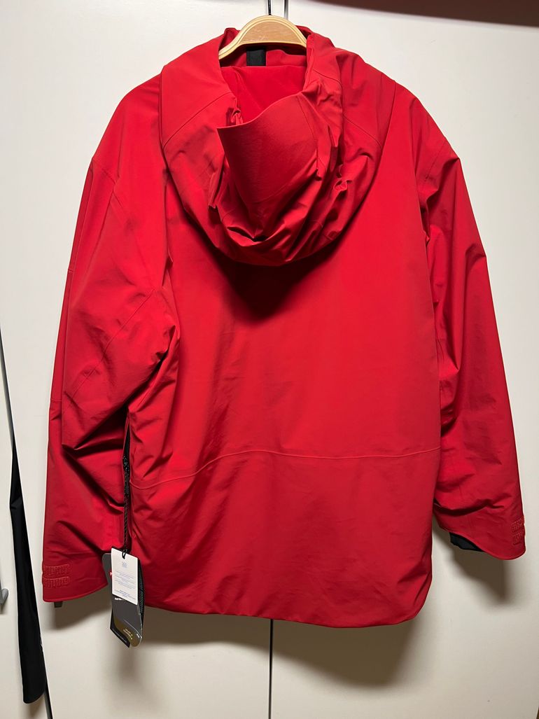 Used The Mountain Studio Insulated Sk Jacket 2025 bike — image 2 of 5