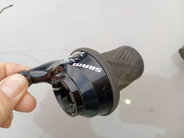 Tweedehands Sram grip shift 12 vitesses bike — afbeelding 4 van 11