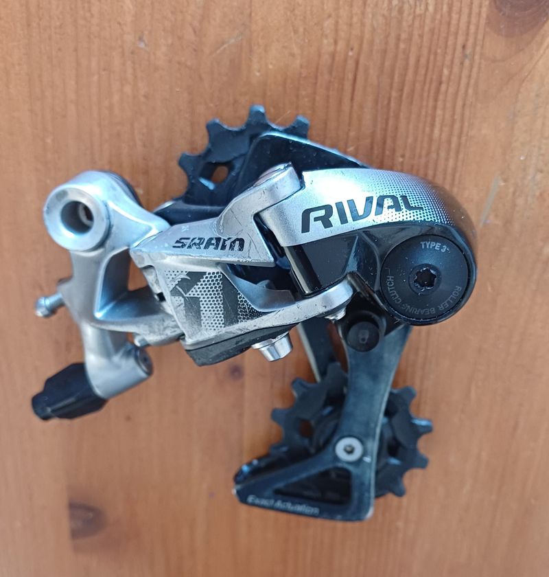 Sram RIVAL 22 Rear Derailleur 11-speed Drivetrain & Pedals usato