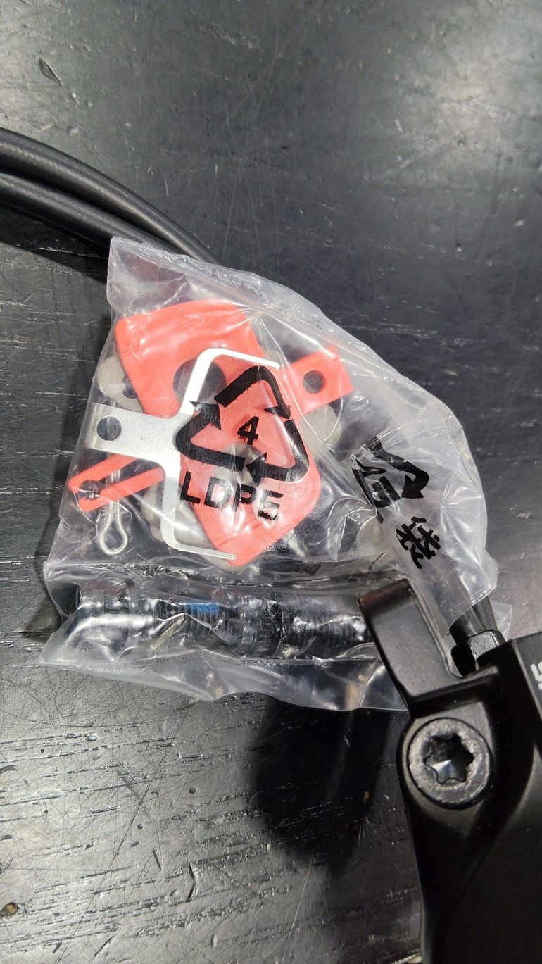 Used Shimano BL-MT501/BR-MT500 Hydraulic Disc Brake Left bike — image 4 of 6