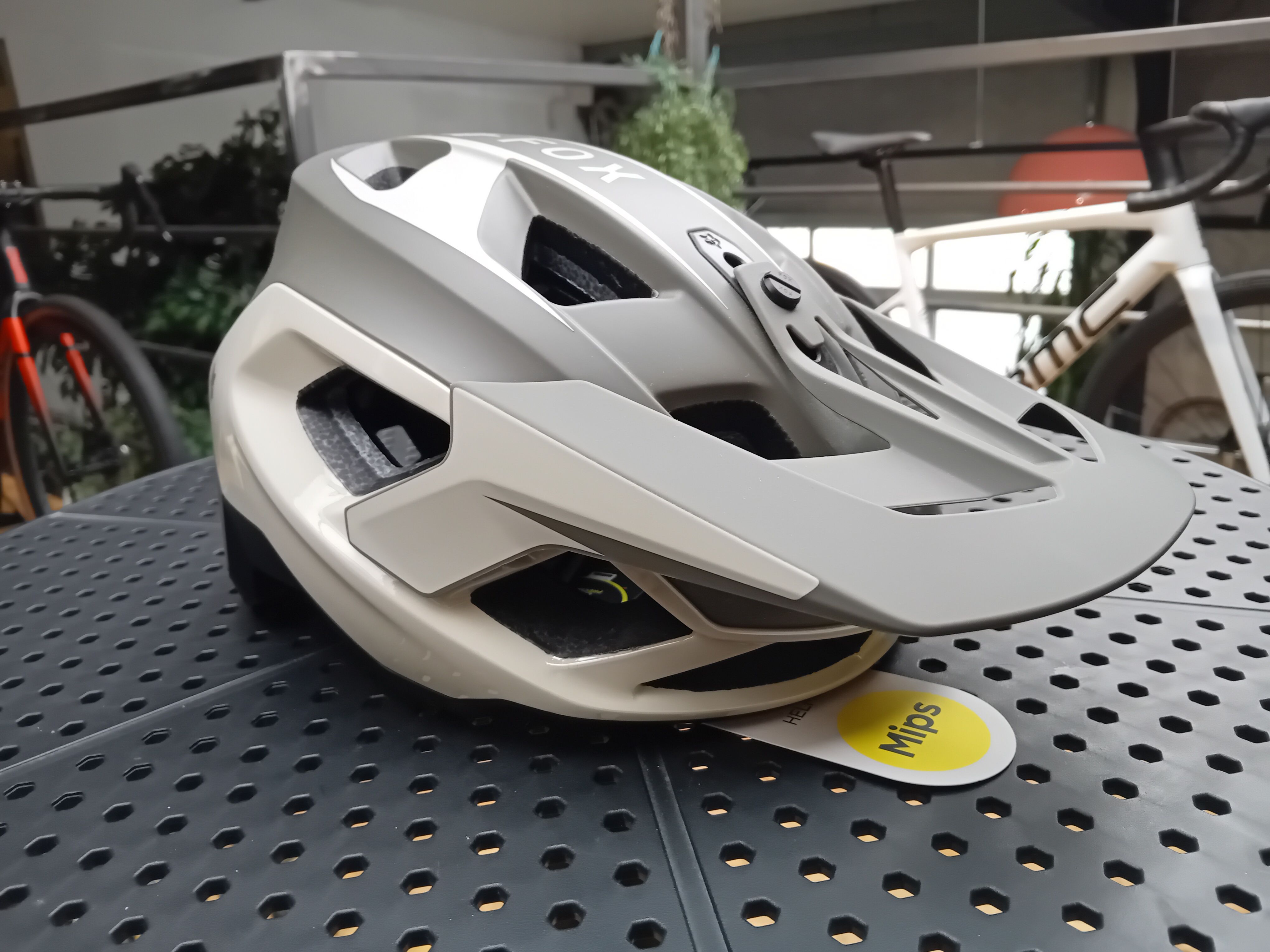 Fox Racing Speedframe Pro Defy Helmet 2025