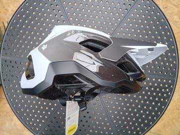 Używany Fox Speedframe Pro Defy Helmet 2025 bike — zdjęcie 4 z 5