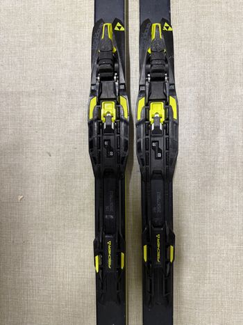 Used Fischer Langlaufski mit Weltcupschliff 2020 bike — image 3 of 4