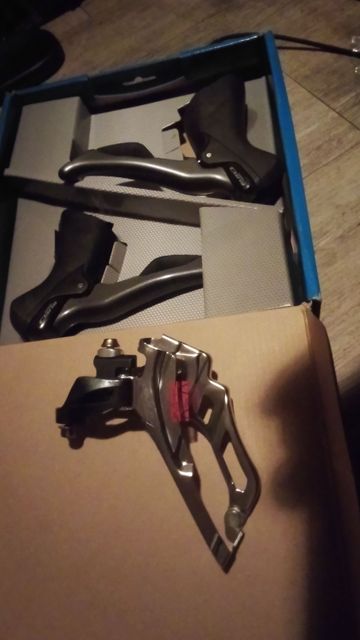 Used Shimano Claris R2000 Brake Levers with Derailleur 2025 bike — image 8 of 10