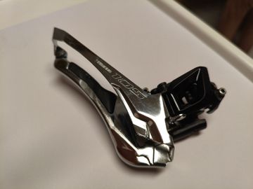 Brugt Shimano Desviador delantero 105 2018 Drivetrain & Pedals