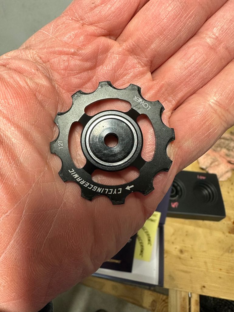 Used Cyclingcermic Pulley Wheels 2025 bike — image 4 of 6