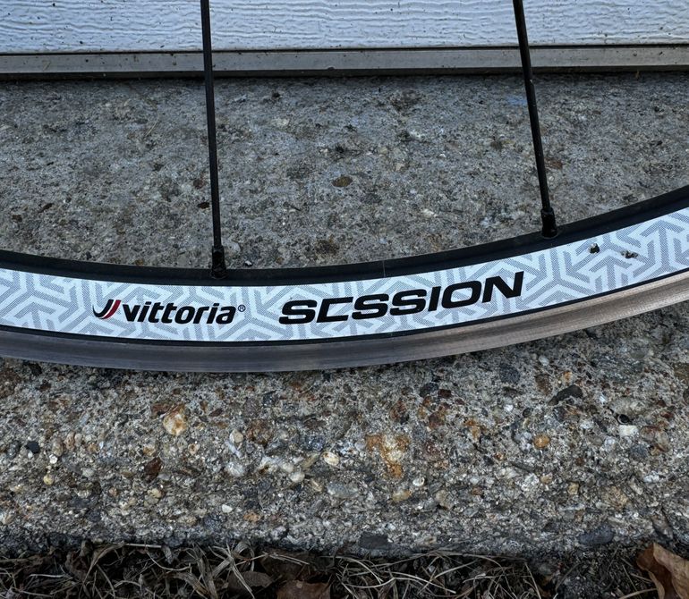 Used Vittoria Session bike — image 2 of 7