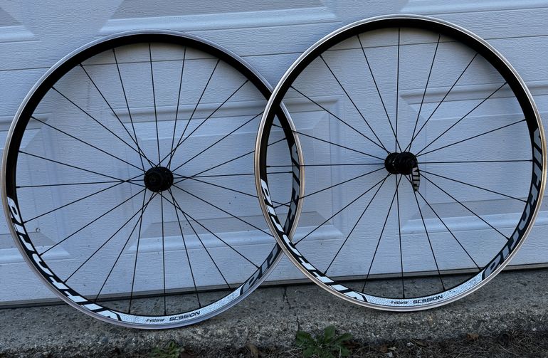 Used Vittoria Session bike — image 1 of 7