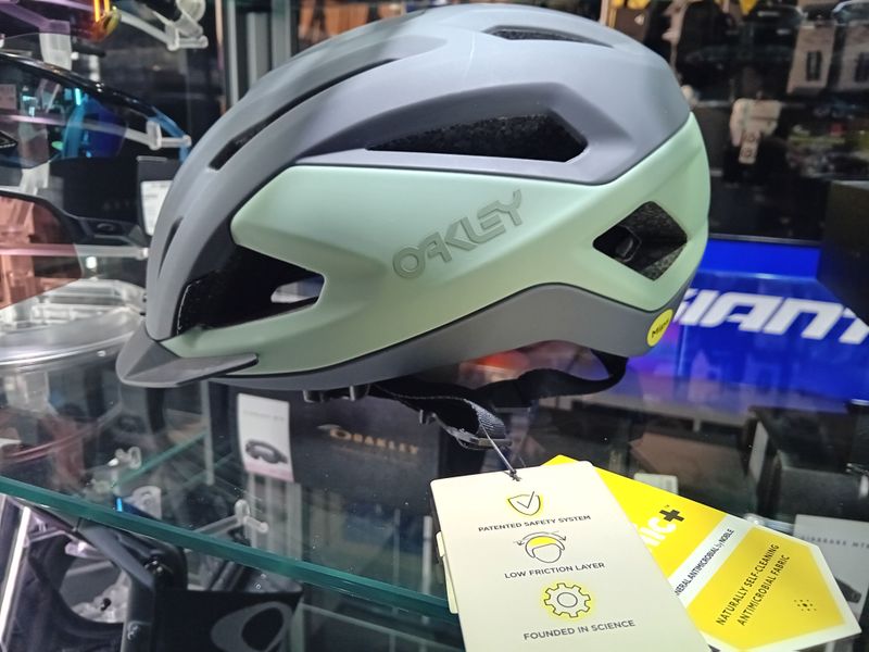 Fsa Oakley ARO3 Allroad MIPS Helmet Cycling Accessories usato