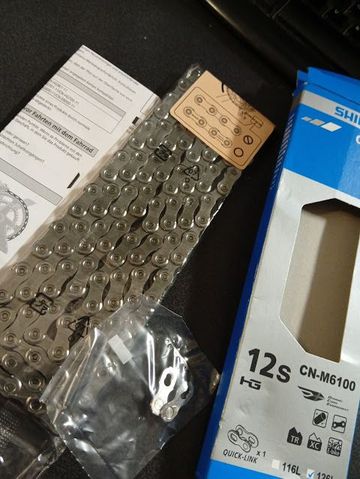 Gebrauchtes Shimano CN-M6100 12-speed Chain 126L Quick Link bike — Bild 3 von 5