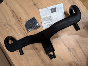 Manubrio Da Strada Syncros Creston SL In Carbonio, Compatto, Larghezza 400 Mm, Colore Carbonio. Nuovo, MPN 265561-0135282, UPC 889143682621.