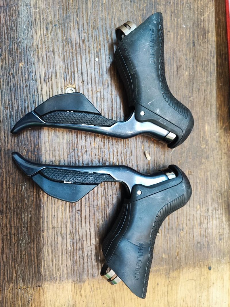 Shimano LEVE DX/SX ULTEGRA Di2 rim Drivetrain & Pedals usato
