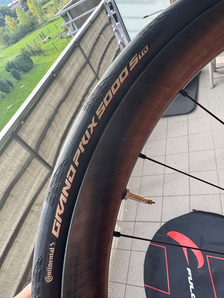 Used Fulcrum Pneus vélo de route 2023 bike — image 8 of 9
