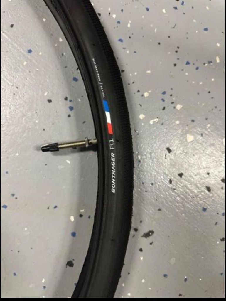 Used Bontrager 2x R1 Bonetrager 28c 2025 bike — image 2 of 2
