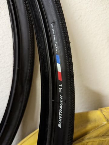 Used Bontrager 2x R1 Bonetrager 28c 2025 Tyres & Tubes