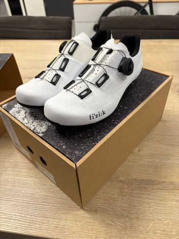 Used Fizik Tempo Over Curve R4 bike — image 2 of 5