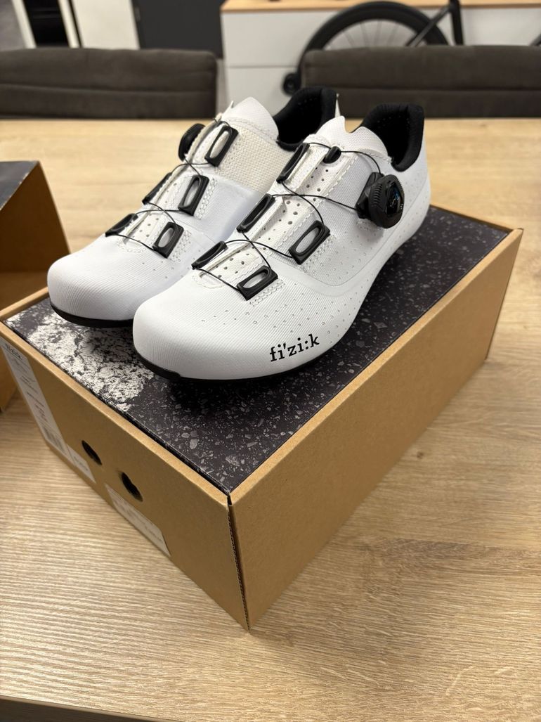 Used Fizik Tempo Over Curve R4 bike — image 2 of 5