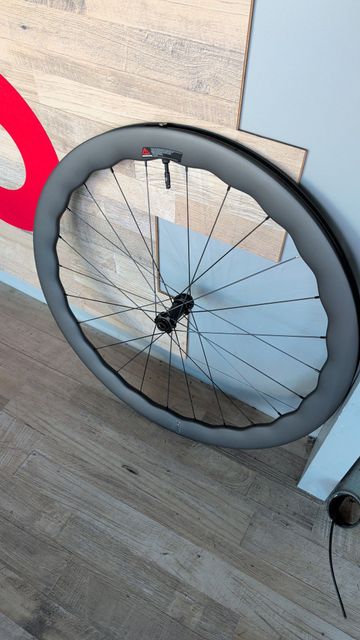 FHD Carbon FHD WAVE 50 2025 bike usato — immagine 2 di 6