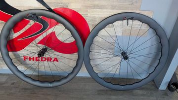 FHD Carbon FHD WAVE 50 2025 bike usato — immagine 5 di 6