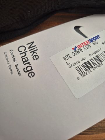 Used Nike Charge Protege Tibia Enfant Taille L bike — image 4 of 5