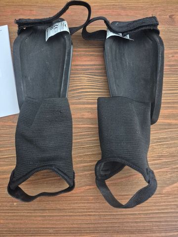 Used Nike Charge Protege Tibia Enfant Taille L bike — image 3 of 5