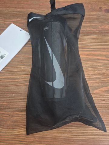 Used Nike Charge Protege Tibia Enfant Taille L bike — image 5 of 5