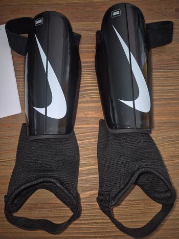 Nike, Charge Protege Tibia Enfant Taille L