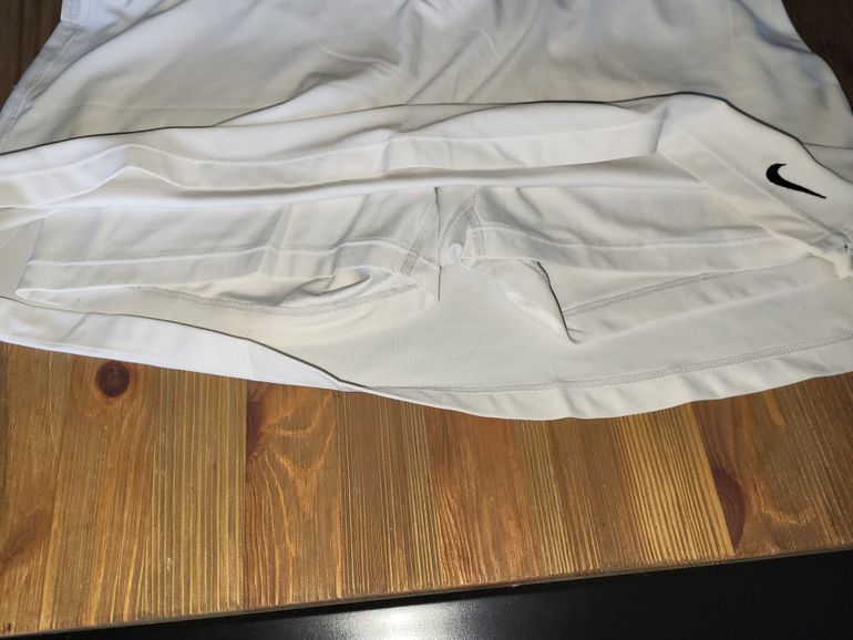 Used Nike Tennis Skort Size M bike — image 5 of 5