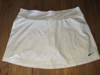 Used Nike Tennis Skort Size M bike — image 1 of 5