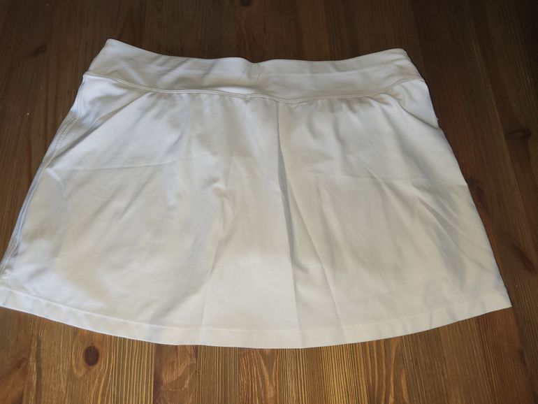 Used Nike Tennis Skort Size M bike — image 4 of 5