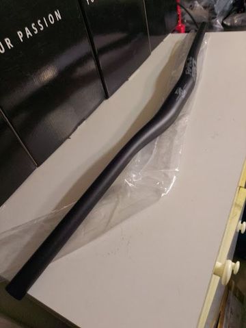 Używany Race Face Chester Handlebar 35mm bike — zdjęcie 7 z 9