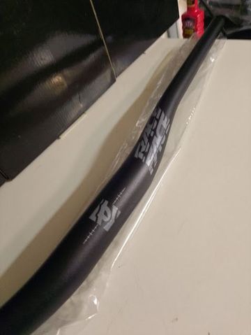 Używany Race Face Chester Handlebar 35mm bike — zdjęcie 9 z 9