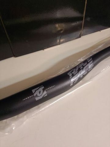 Używany Race Face Chester Handlebar 35mm bike — zdjęcie 8 z 9