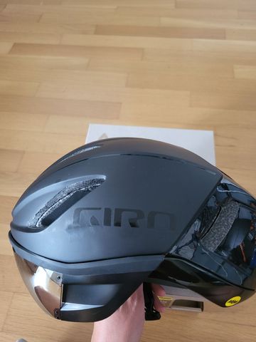 Used Giro Vanquish Mips Helm bike — image 3 of 6