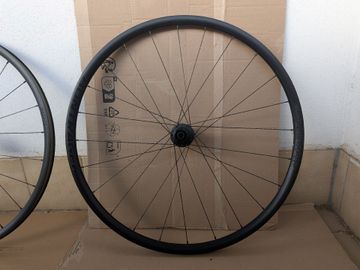 Used Bontrager Paradigm Comp TLR Disc Road Wheel Wheels