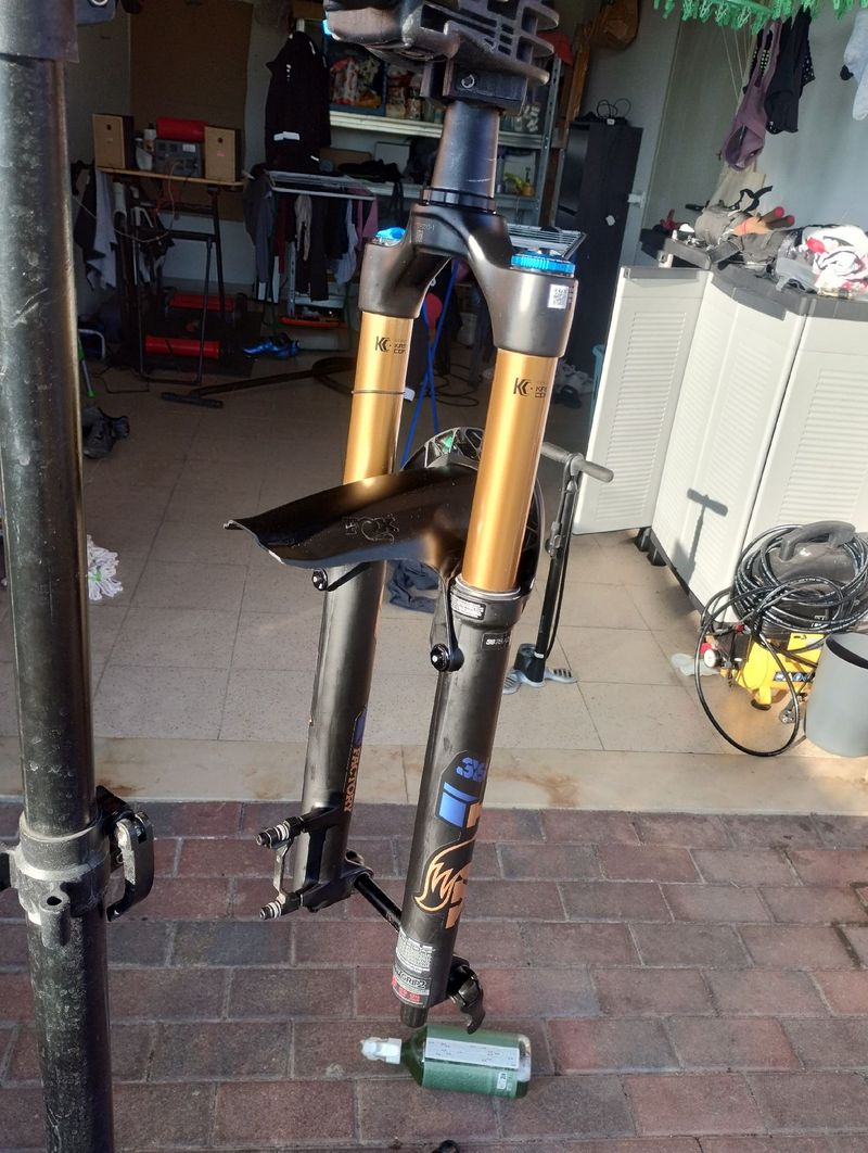 Fox 36 Float Grip2 Factory - 29" Forcella Ammortizzata - 140mm - Tapered - 15x110mm - 44mm Offset 2025 Fork de segunda mano
