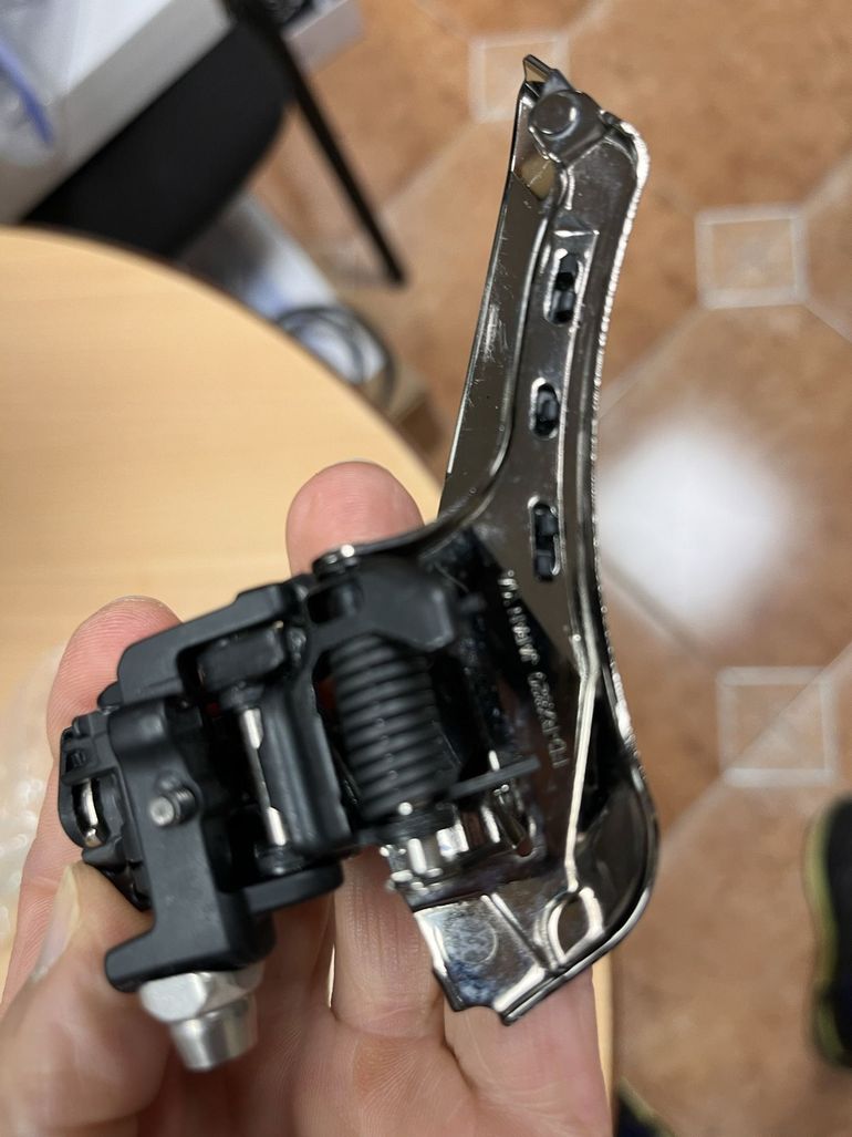 Used Shimano GRX 12-speed Mechanical Groupset 2025 bike — image 8 of 19